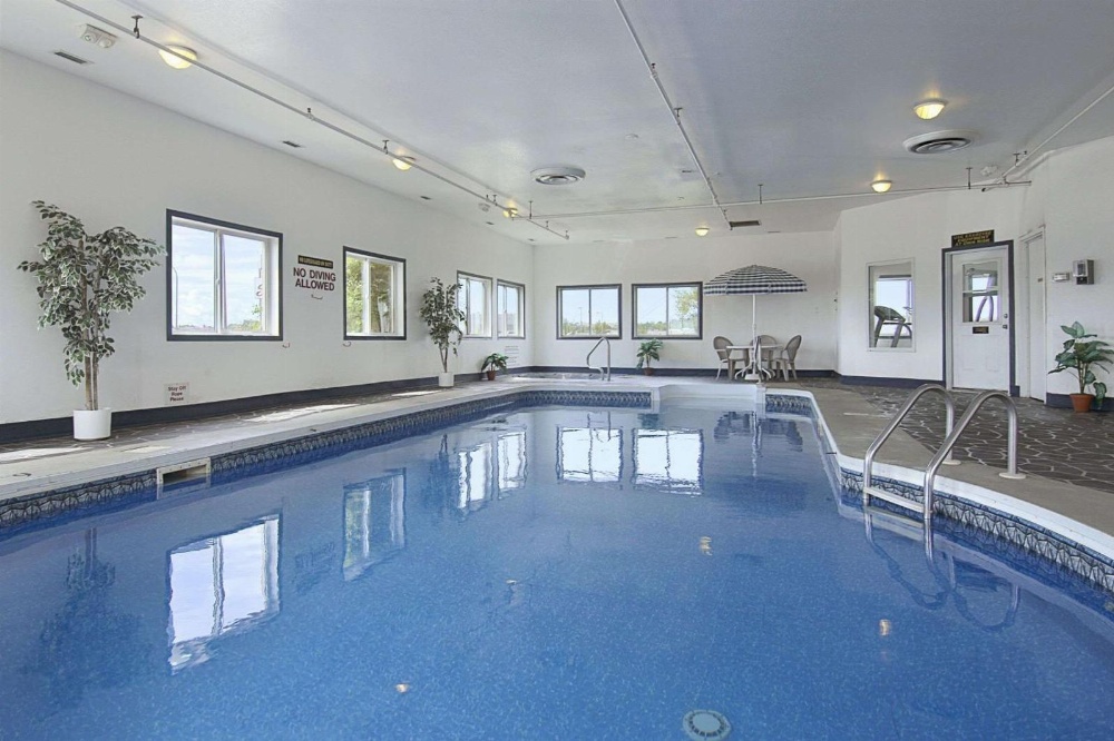 Super 8 by Wyndham Swift Current Main image